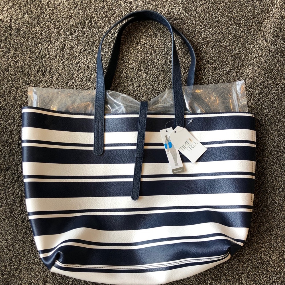 Reversible striped tote